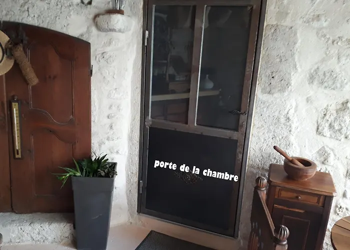La Garde Adhemar, L\'Escalier Medieval