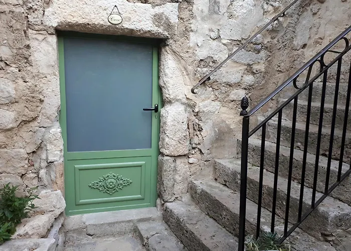 La Garde Adhemar, L\'Escalier Medieval