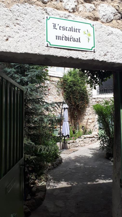 Appartamento Adhemar, L'escalier Medieval
